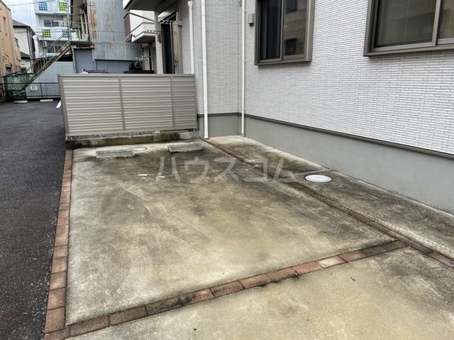 28/30 駐車場