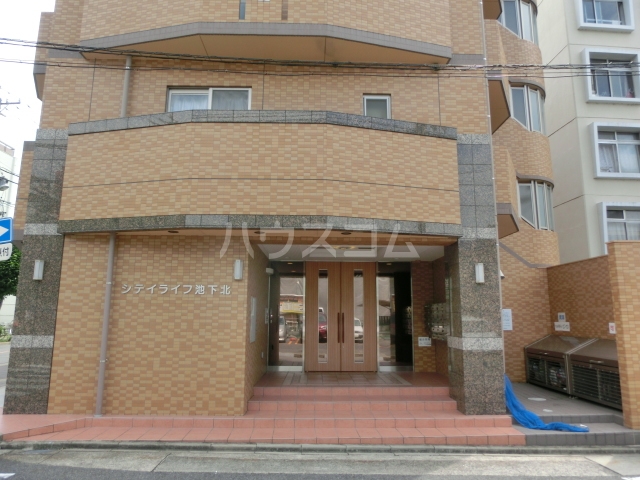 22/26 エントランス