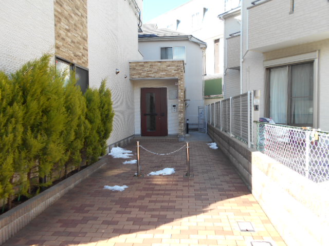 22/28 エントランス