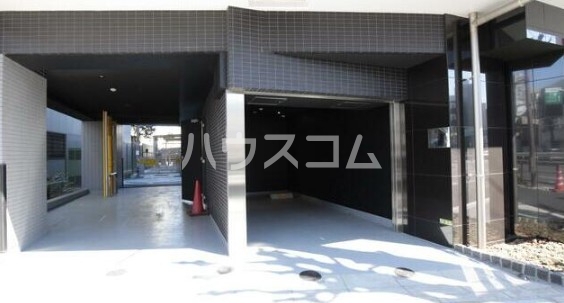 21/30 エントランス