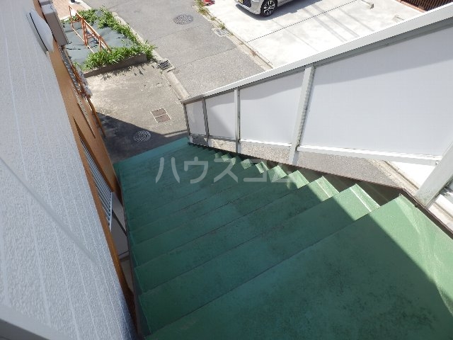 16/23 エントランス