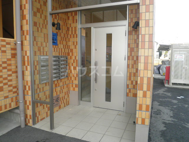 23/30 エントランス