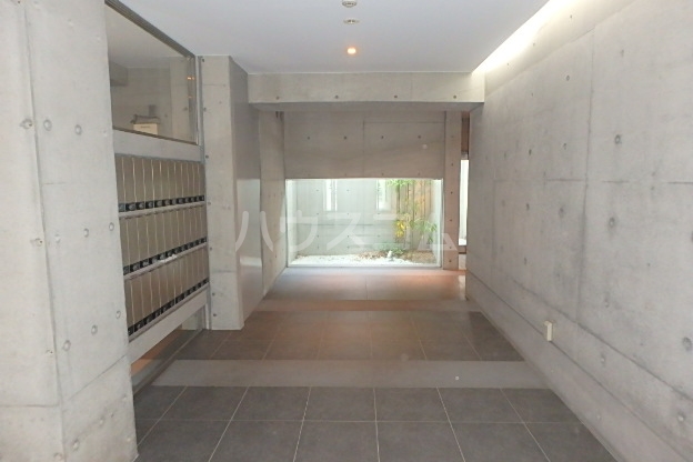 22/30 エントランス