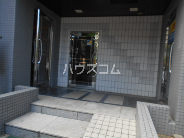 22/30 エントランス