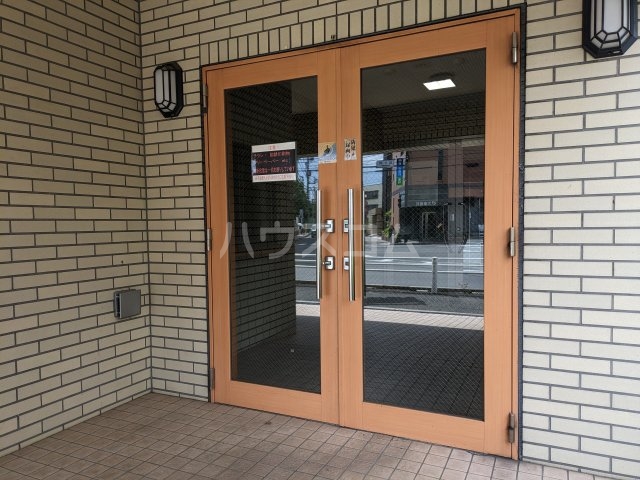 2/4 エントランス