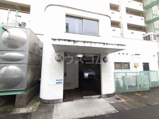 28/30 エントランス