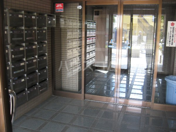 21/30 エントランス