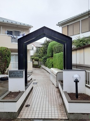 24/30 エントランス