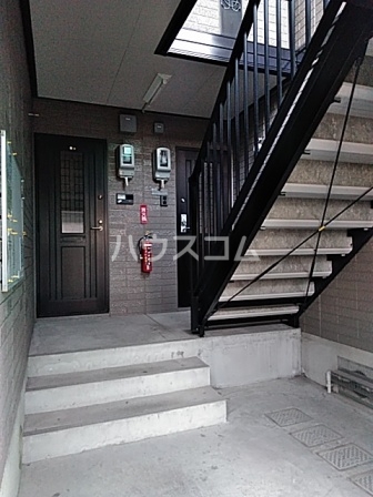 16/20 エントランス