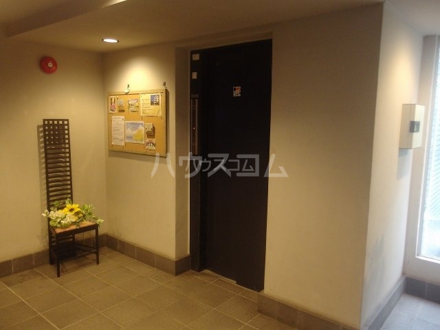 23/30 エントランス