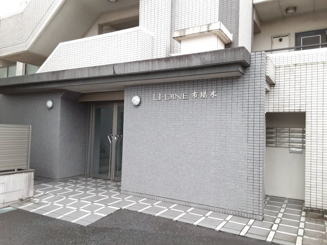 28/30 エントランス