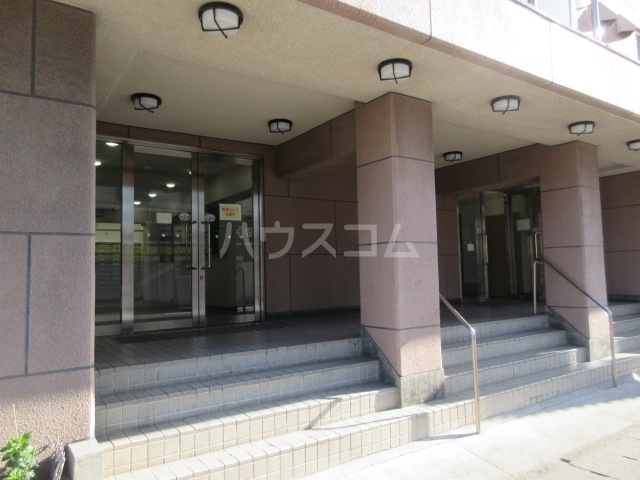 27/30 エントランス