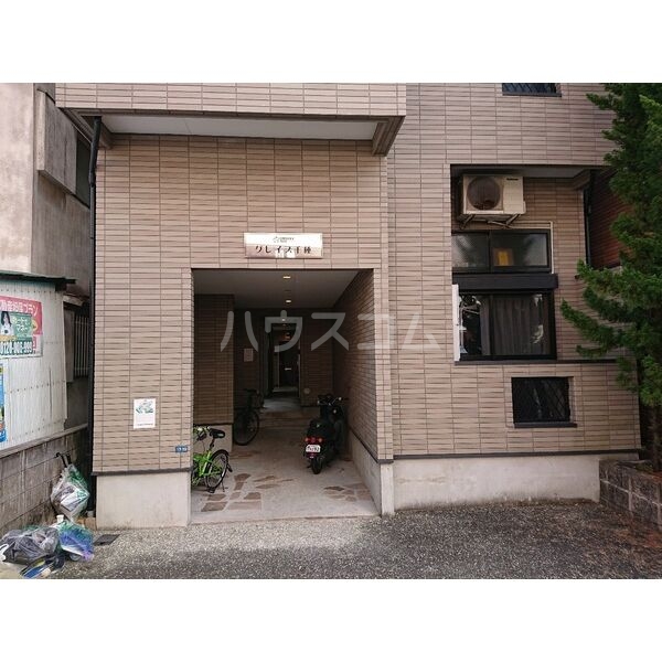 13/18 エントランス