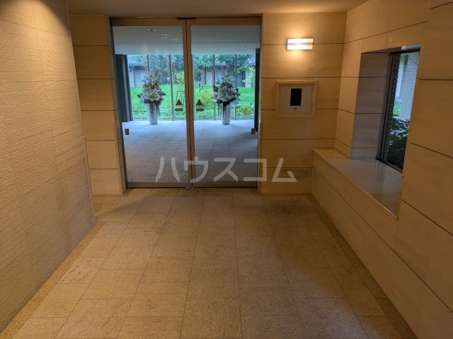 26/30 エントランス