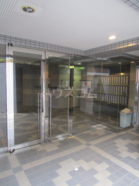 24/30 エントランス