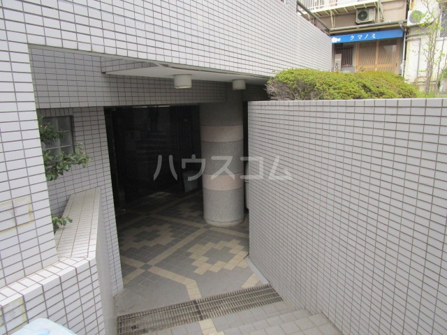 25/30 エントランス