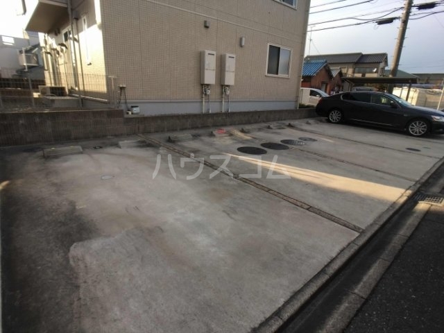 18/24 駐車場