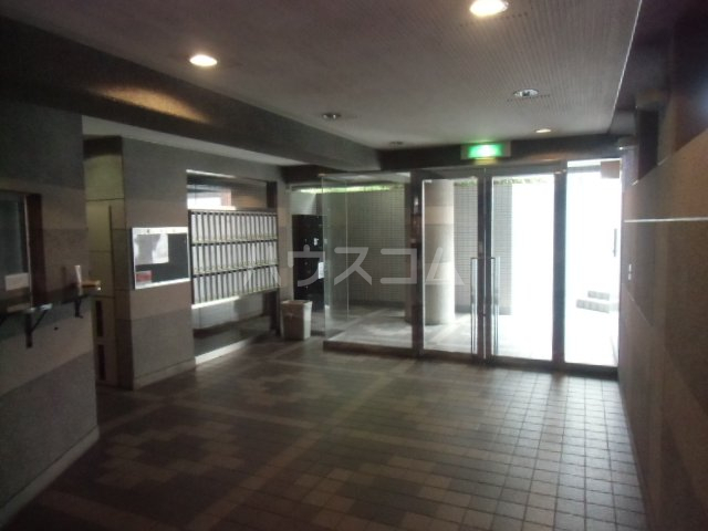 21/30 エントランス