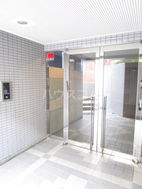 24/30 エントランス