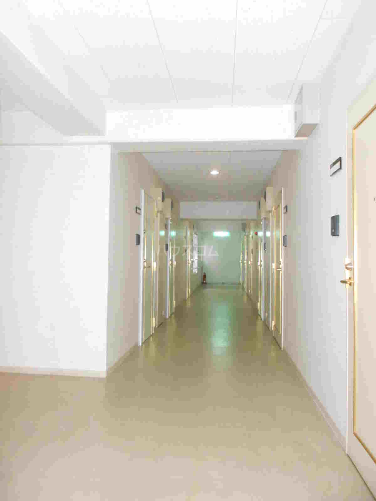 23/30 エントランス