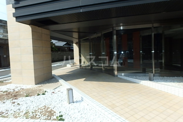 17/25 エントランス