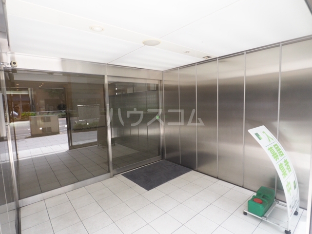 20/30 エントランス