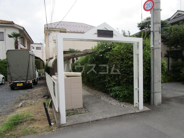 24/30 エントランス