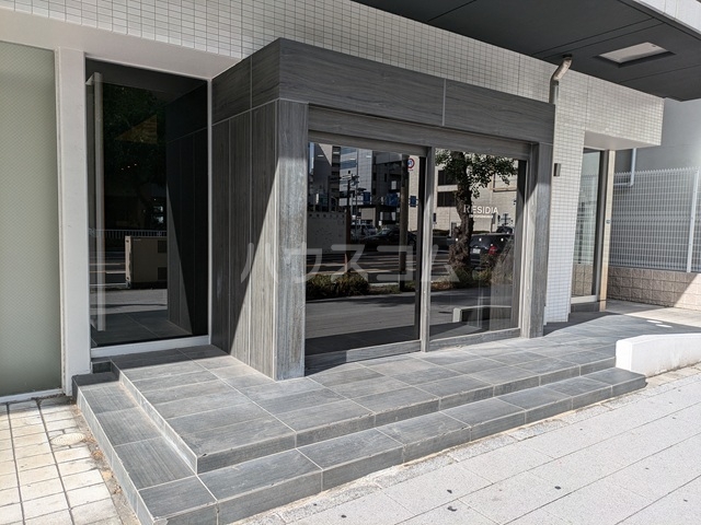 28/30 エントランス