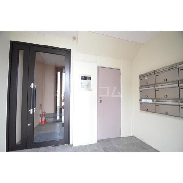 15/23 エントランス