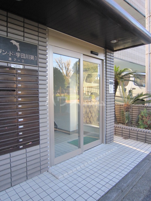 21/30 エントランス