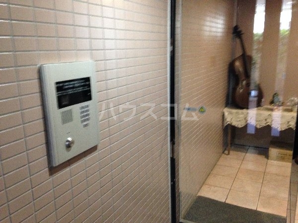 23/29 エントランス