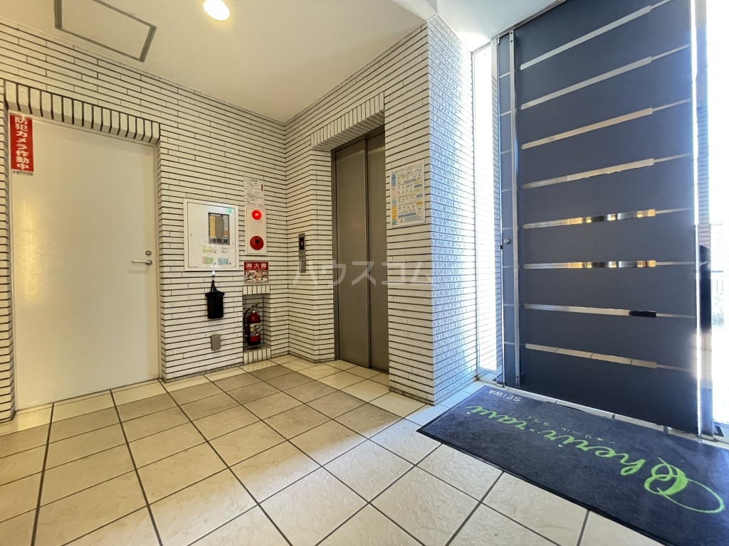 24/30 エントランス