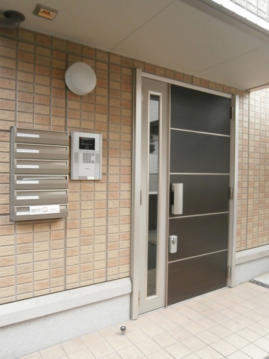 18/23 エントランス