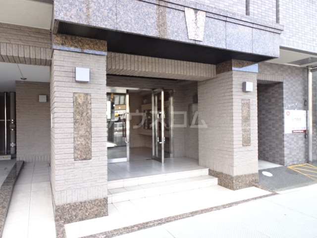 18/28 エントランス