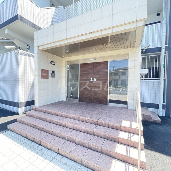 16/20 エントランス