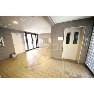 15/23 エントランス