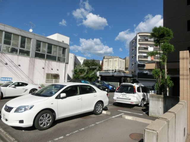 16/20 駐車場