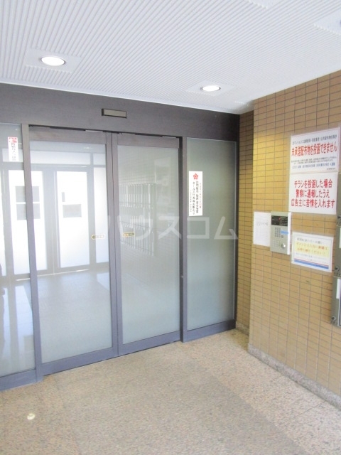 24/30 エントランス