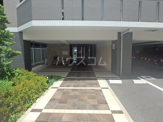 22/28 エントランス