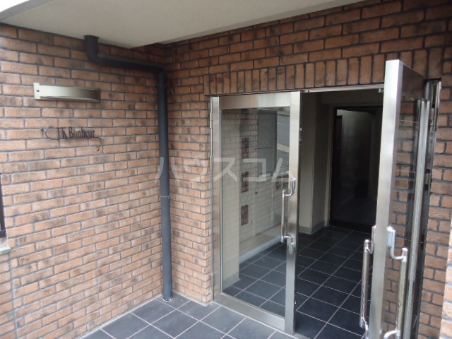 16/23 エントランス