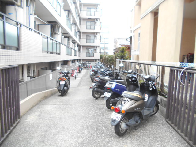 22/30 駐車場