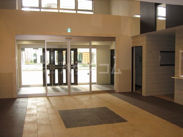 15/23 エントランス