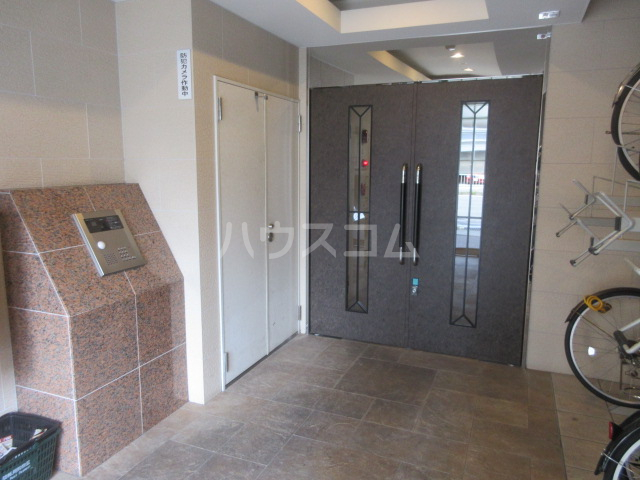 23/30 エントランス