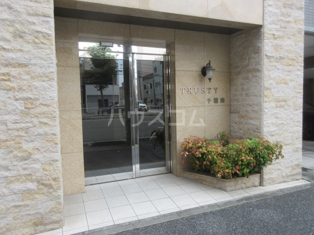 24/30 エントランス