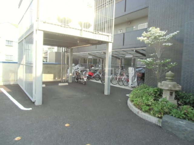 18/26 エントランス