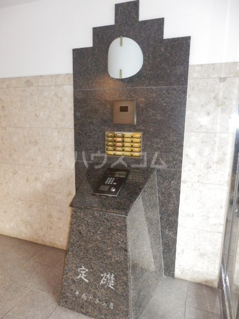 19/27 エントランス