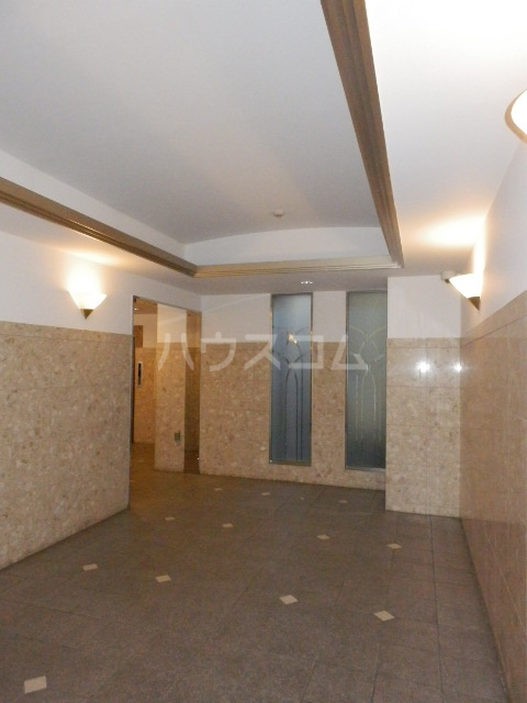 20/27 エントランス