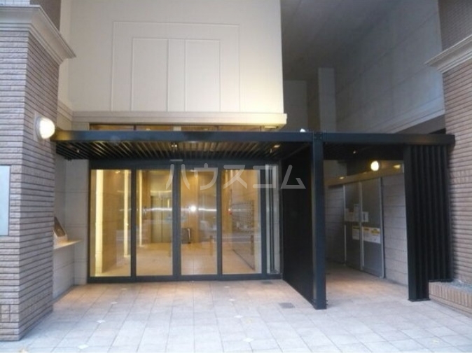 18/25 エントランス