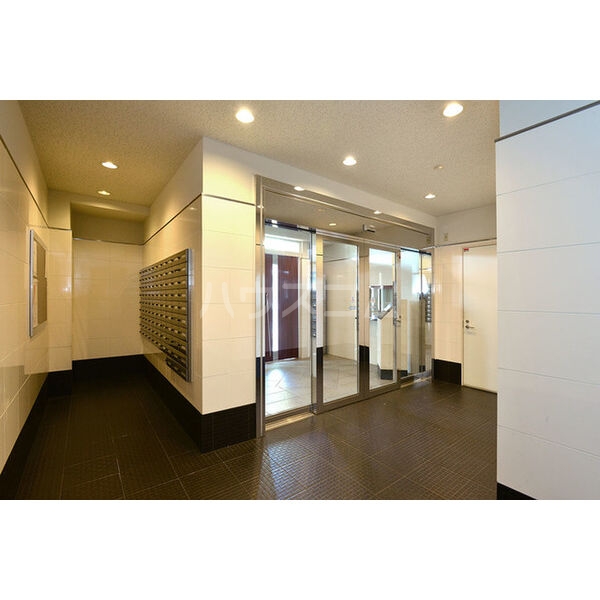 21/30 エントランス