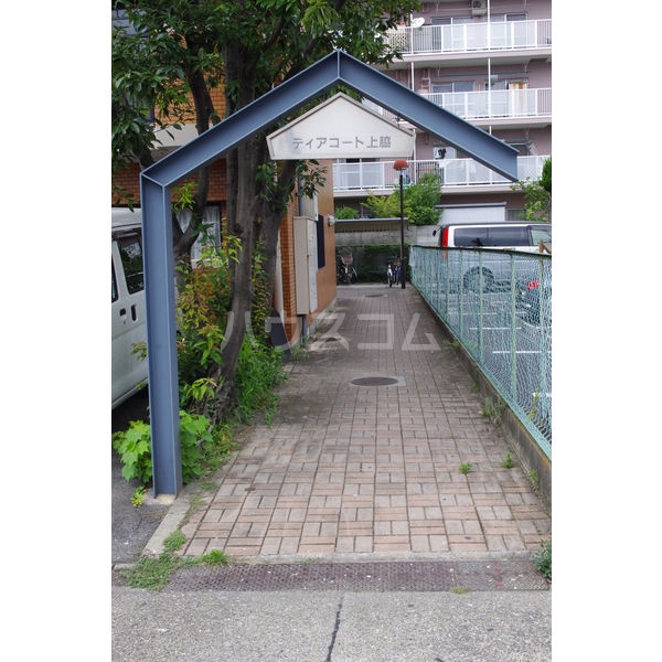 18/26 エントランス